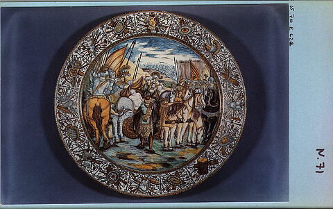 Plat rond : Alexandre couvrant Darius de sa chlamyde, image 6/7