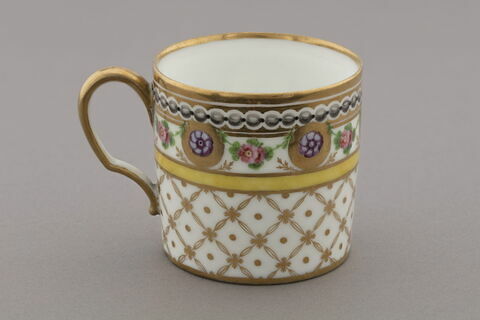 Tasse, d'un cabaret (OA 11065 à OA 11087)