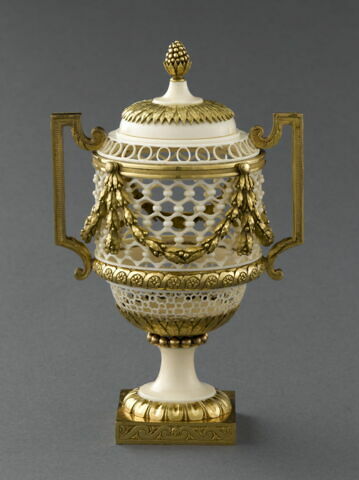 Vase ajouré, dit brûle-parfum, image 3/3