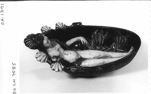 Coupe en forme de nacelle ou gondole ou navette de forme ovale : nymphe, image 4/4
