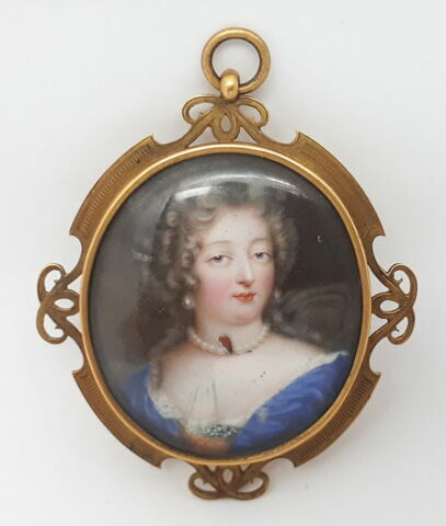 Miniature ovale dans un cadre en laiton doré : Mme de Montespan