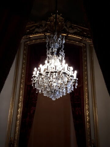 Lustre, image 2/2