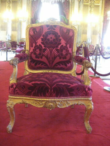 Fauteuil de style Louis XV.