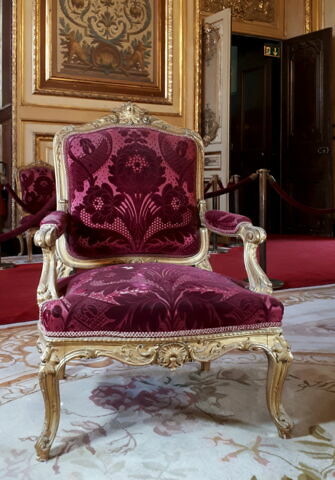 Fauteuil de style Louis XV.