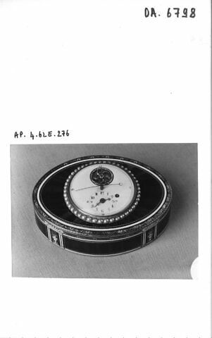 Tabatière ovale avec une montre, image 3/3