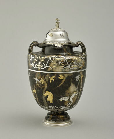 Vase, image 2/4