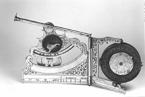 Hausse d'artillerie avec viseur, cadran de boussole et cadran solaire, image 4/4