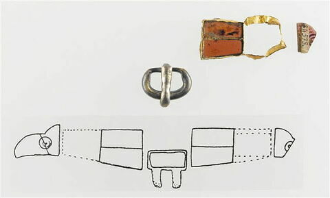 Trois fragments de fermoir d'aumônière