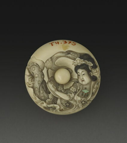 Manju netsuke avec une divinité féminine (?)