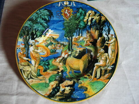 Plat rond : armoiries de Giacomo Nordi, évêque d'Urbino : Mercure et Argus