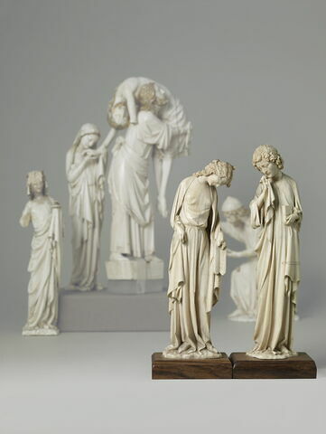 Statuette provenant du groupe représentant la Descente de Croix : saint Jean, image 11/12