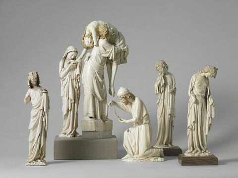Statuette provenant du groupe représentant la Descente de Croix : saint Jean, image 12/12