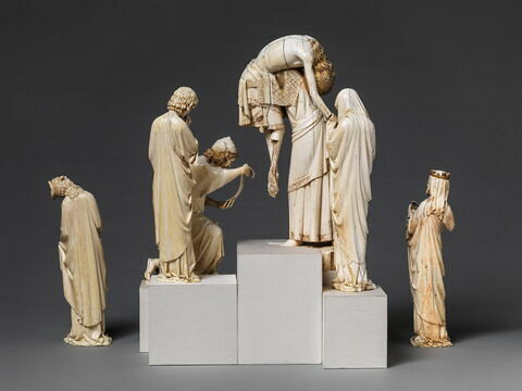 Statuette provenant du groupe représentant la Descente de Croix : saint Jean, image 3/12