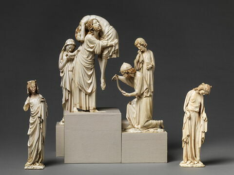 Statuette provenant du groupe représentant la Descente de Croix : la synagogue, image 7/12