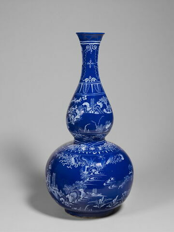 Grande bouteille balustre, fond lapis et décor chinois, image 3/7