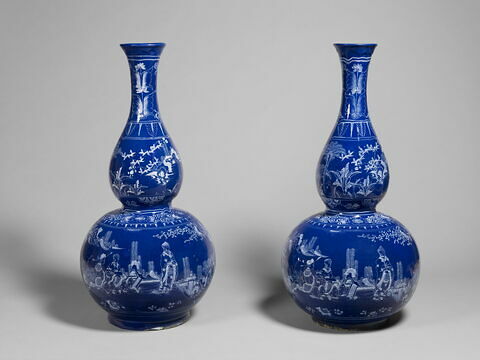 Grande bouteille balustre, fond lapis et décor chinois, image 5/7