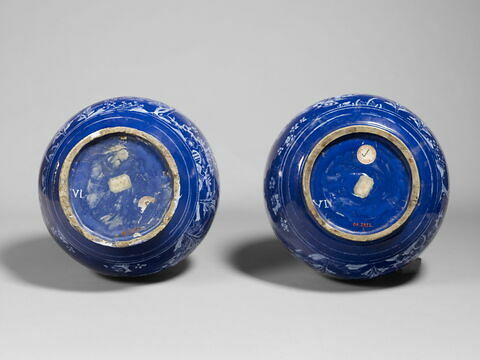 Grande bouteille balustre, fond lapis et décor chinois, image 6/7