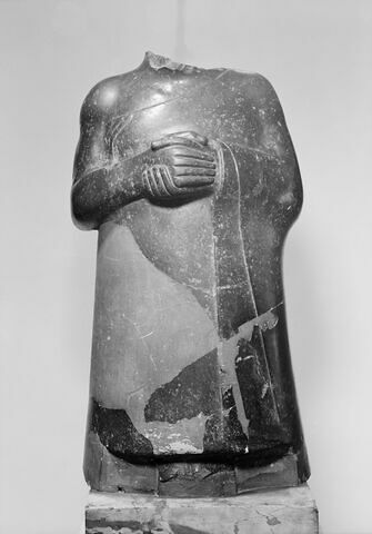 statue, image 7/8