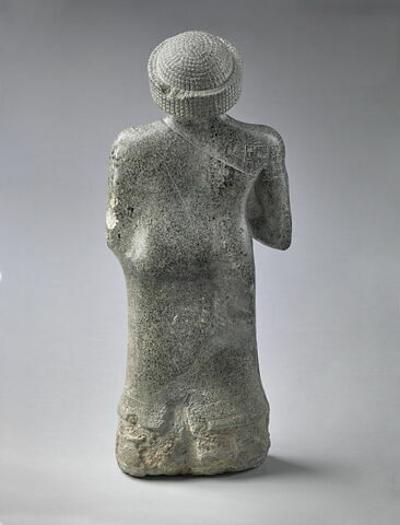 Gudea au vase jaillissant, image 4/12