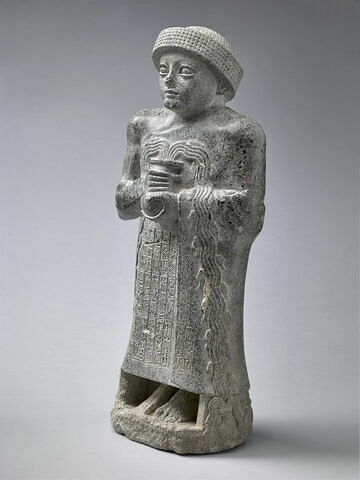 Gudea au vase jaillissant, image 5/12