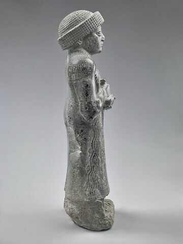 Gudea au vase jaillissant, image 7/12