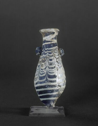 vase, image 3/3