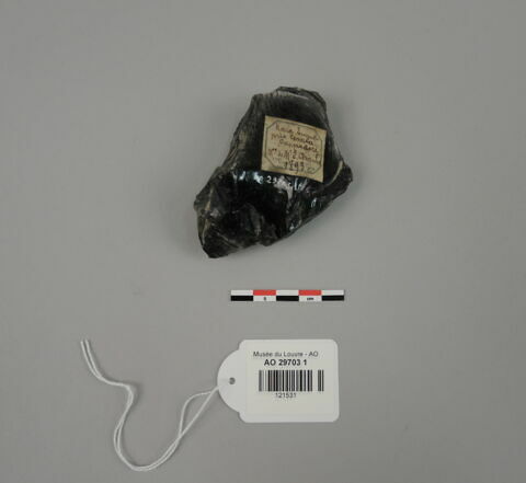 outil ; nucleus ; lame ; couteau ; burin, image 2/2