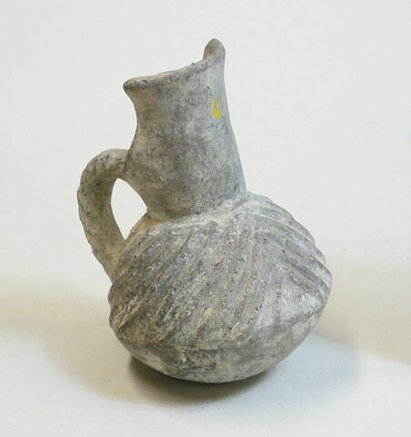 vase, image 3/3