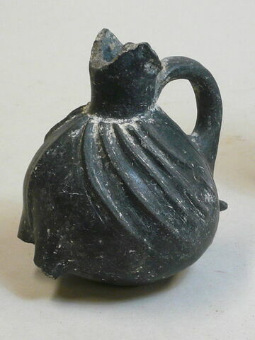 vase, image 3/3