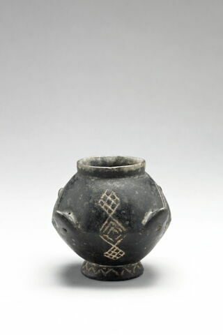 vase, image 2/8