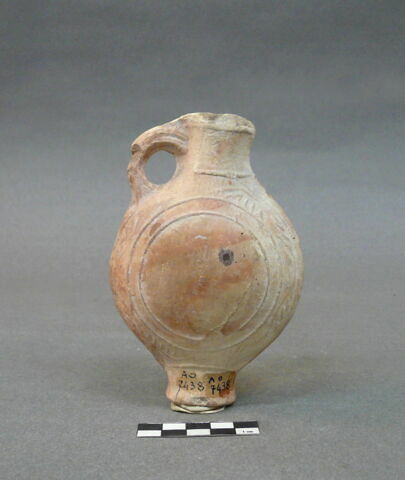 vase, image 3/3