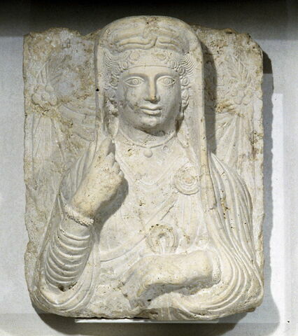 relief ; objet funéraire