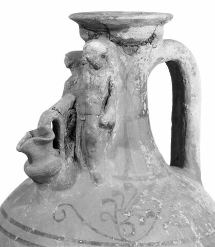 vase ; figurine ; applique