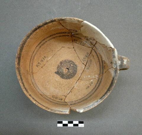 vase, image 3/3