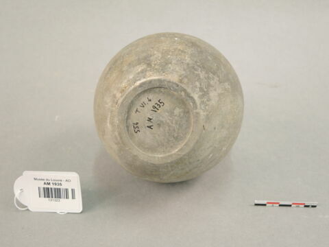vase, image 2/2