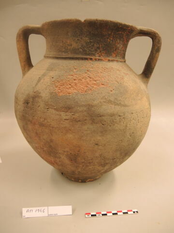 vase, image 2/3