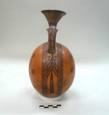 vase, image 2/4