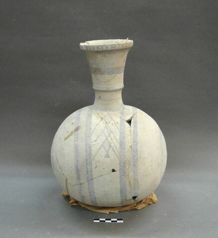 vase, image 3/4