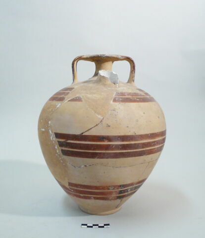 vase, image 3/3