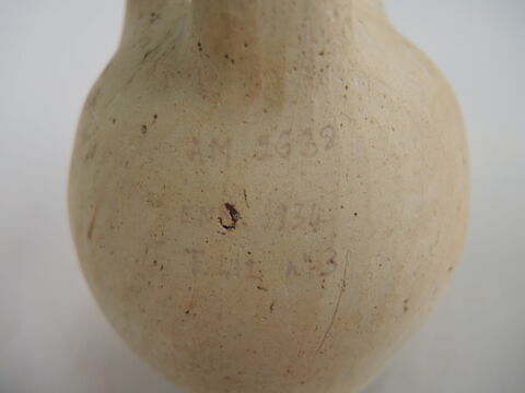 vase, image 2/3