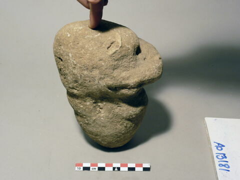 figurine ; pierre, image 2/2