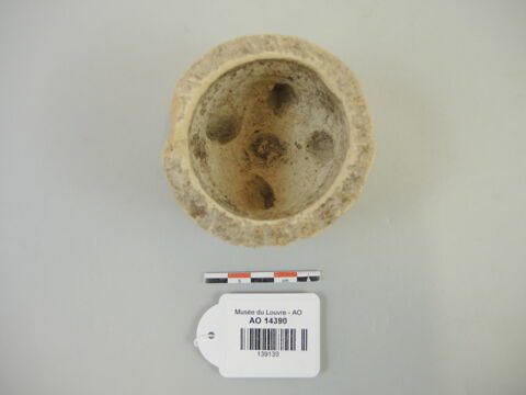 vase, image 2/2