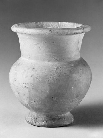 vase, image 2/2