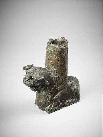 sculpture ; fragment, image 2/7