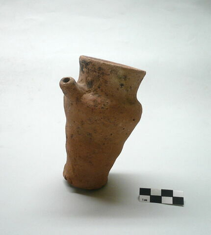 vase, image 3/3