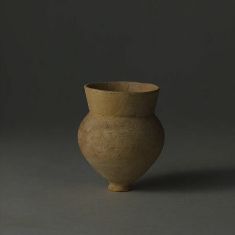 vase, image 3/3