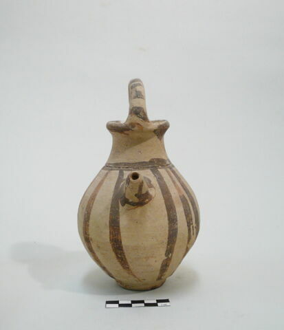 vase, image 3/3