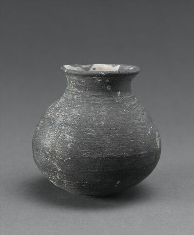 vase, image 2/2