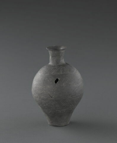 vase, image 2/2