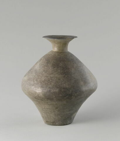 vase, image 2/2